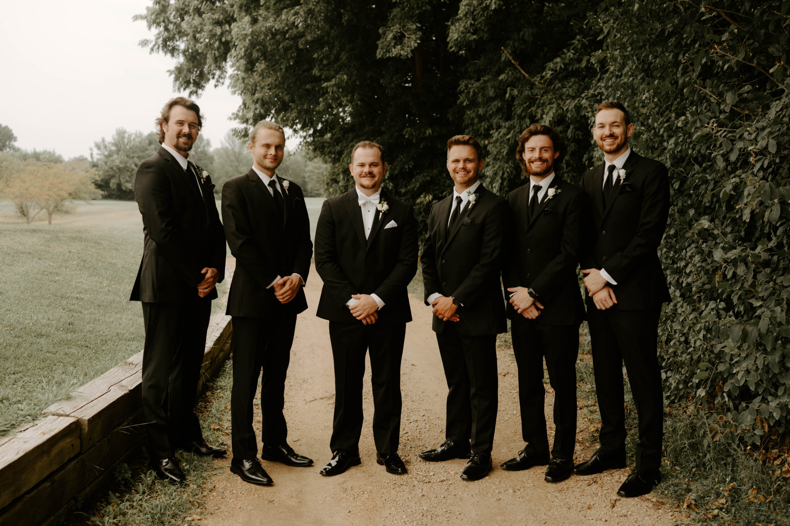 formal groomsmen pictures